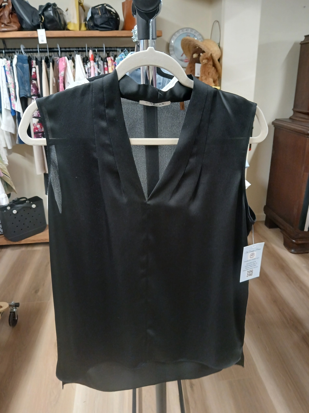 T Tahari Black Satin V-Neck Sleeveless Blouse